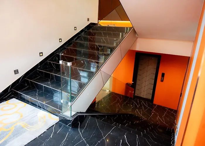 Jiuding Joy Hotel 4*