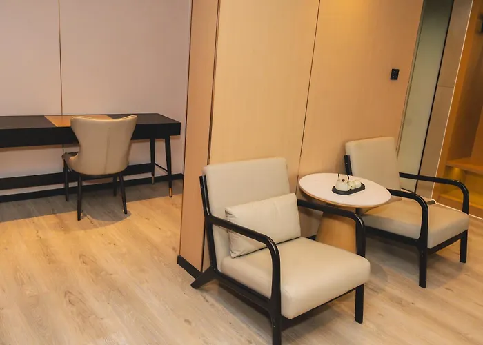 Jiuding Joy Hotel 4*