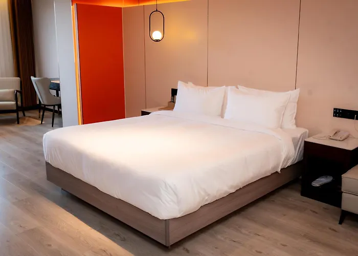 Jiuding Joy Hotel 4*